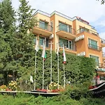 Къща за гости Brigantina 3*